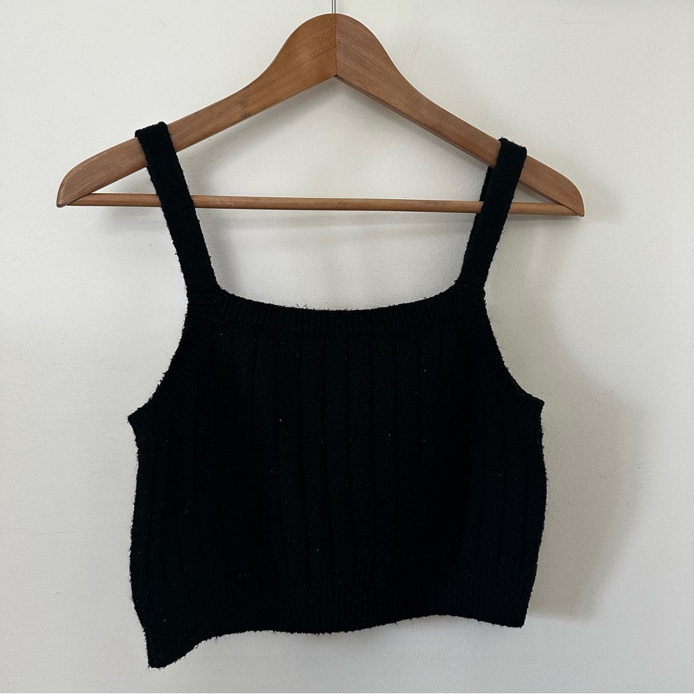 Wild Fable Cropped Ribbed Knit Black Tank Top, size medium